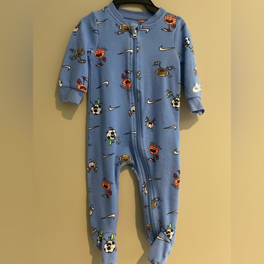 ✔️Nike Onesie - 6 Months